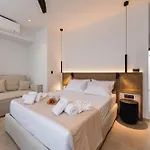 Karavel - Old Town Boutique Apartmanhotel 4*