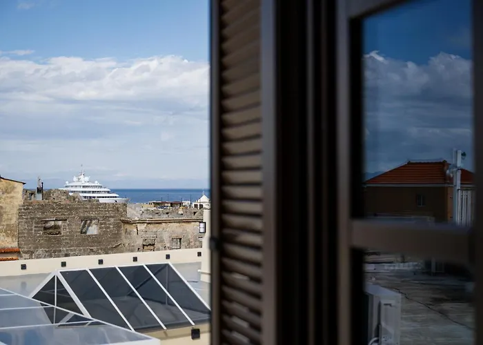 Karavel - Old Town Boutique Aparthotel